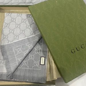 poshmark gucci scarf